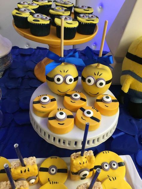 Minion Candy Apples, Minion Candy Table, Minion Chocolate Covered Oreos, Minion Oreos, Minion Treats, Minion Candy, Minion Party Favors, Minion Baby Shower, Minions Birthday Theme