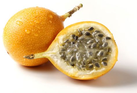 Grenadilla (passion fruit) with cross-section - "known as the little pomegrante" says www.jaynie.me Fruit Cupcakes, Peruvian Art, Fruit Names, Peruvian Food, Colombian Food, Peruvian Recipes, Fruit Seeds, Exotic Fruit, Tropical Fruits