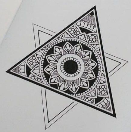 Drawing With Black Pen Easy, Mandala Art In Triangle, Triangle Mandala Art, Triangle Mandala Design, Relaxing Artwork, Easy Origami Dragon, Triangle Mandala, Mandala Sketch, Mandala Book