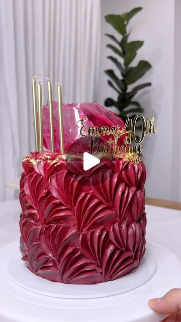 Judith Fronda | Lamella Cake on Instagram: "What colour would you like to see next? Was this a good use of your acrylic paint @gaffreyartmaterial ? But kidding aside, this is swiss meringue buttercream and 100% edible. I know some acrylic paints look mouthwatering, unfortunately we’re still not allowed to eat it. Just reminding you in case you forget. 😆 Lamella cake in ruby red. #cake #cakedecorating #paletteknifecake #cakedesign #birthdaycake" Red Colour Cake Design, Buttercream Cake Decorating, Red Cake, Meringue Buttercream, Swiss Meringue Buttercream, Swiss Meringue, Cake Decorating Techniques, Buttercream Cake, Cream Cake