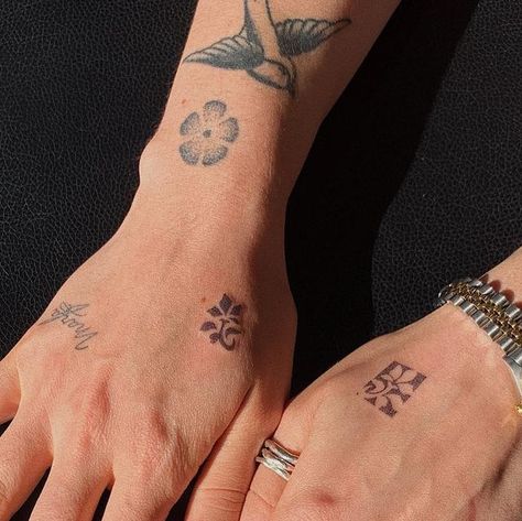 Mich on Instagram: "“mirrored” floral flash variation. Hand poked @yarrow.studio. Thanks for the trust, Mackenzie! Featuring script by @crybabyricecake and wrist flowers by @cece.pokes. • • • • • #stickandpoke #handpokedtattoo #handpoketattoo #handpokeartist #handpushed #handpokenyc #nychandpoke #brooklyntattoo #brooklyntattooartist #qttr #poc #qpoc #qpocttt #handtattoos #fingertattoos #smalltattooideas" Hand Poked Flower Tattoo, Fine Line Girly Tattoos, Hand Poke Flower Tattoo, Holly Tattoo, Tattoo Catalog, Fan Tattoo, Bunny Tattoos, Wrist Flowers, Handpoke Tattoo