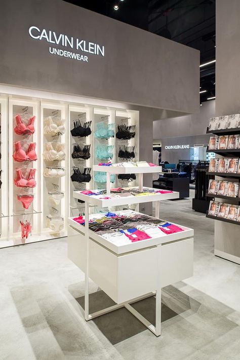 Small Boutique Ideas, Lingerie Store Design, Calvin Klein Shop, Retail Store Interior Design, Calvin Klein Store, Clothing Store Design, Retail Interior Design, Retail Store Interior, Store Layout