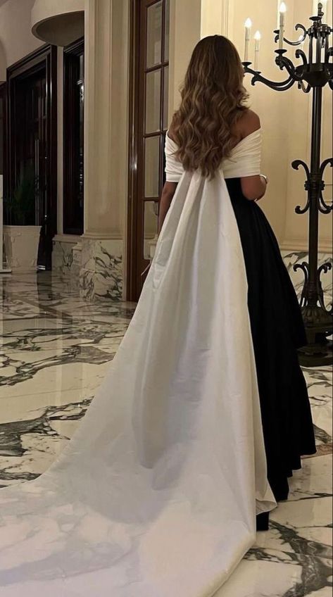 Classy Graduation Party, Satin Prom Dresses, Gowns Dresses Elegant, Classy Prom Dresses, Simple Prom Dress, Women Dresses Classy, Long Prom Gowns, Elegant Dresses Classy, Pretty Prom Dresses