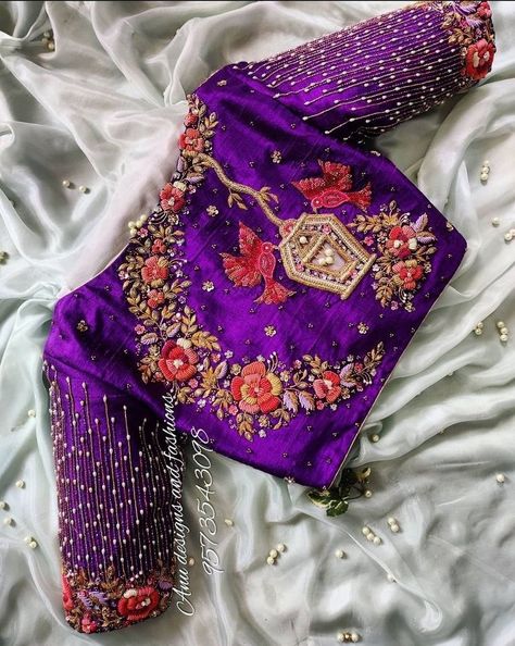 Vestido Charro, Blouse Maggam Work, Silk Saree Blouse Designs Patterns, Blouse Works, Latest Bridal Blouse Designs, Boat Neck Blouse Design, Maggam Work Blouse, Best Blouse Designs, Latest Blouse Designs Pattern