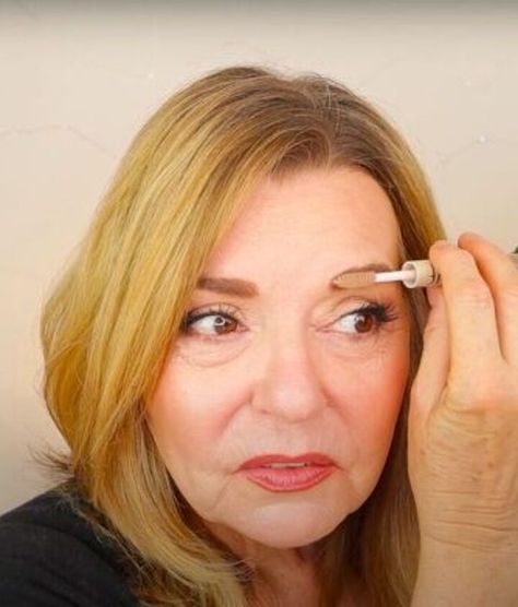 Eyebrows Over 50, Chemistry Ideas, Drawing Eyebrows, Eyebrows Goals, How To Do Eyebrows, Best Eyebrow Makeup, Eyebrow Makeup Tutorial, Makeup For Older Women, Filling In Eyebrows