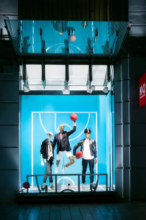 Sports Window Display, Georgia Softball, Basketball Store, Unique Mannequin, Fashion Window Display, Concert Stage Design, Retail Space Design, Bicycle Store, Store Window Display