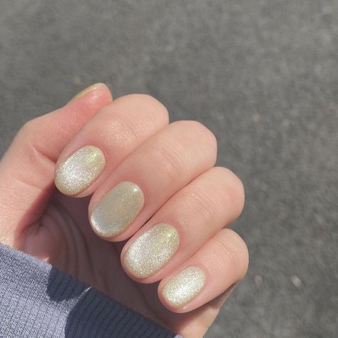 Glitter Cat Eye, Velvet Nails, Cat Eye Gel Polish, Eye Nails, Beauty Nails Design, Cat Eye Gel, Soft Nails, Cat Eye Nails, Minimalist Nails