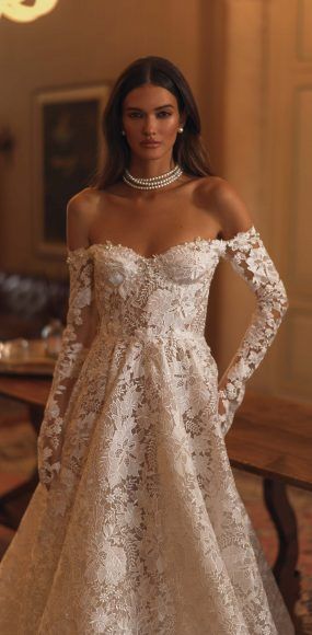 Long Sleeve Winter Wedding Dress, A Line Lace Wedding Dress, Chic Bridal Gown, Berta Wedding Dress, Wedding Dress Vintage, Berta Bridal, Anne Barge, A Line Bridal Gowns, Lace Wedding Dress Vintage