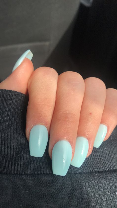 Solid Nail Color Ideas Coffin, Gel Nails Ideas Short Solid Color, Simple Spring Nails Solid Color, Light Blue Gel Nails Short Summer, Light Blue Nails Short Coffin, Basic Light Blue Nails, Nails Acrylic Plain Colors, Simple Teal Nails, Sky Blue Nails Short Square