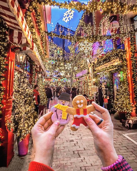 Danilo & Anna on Instagram: “🇬🇧 Christmas in wonderland 😍⠀⠀⠀ ⠀⠀ ⠀⠀ ⠀ 🇮🇹 Natale nel Paese delle meraviglie 💕” Prague Christmas Market, Luxury Greece, Prague Christmas, Cavo Tagoo Mykonos, Fresh Snowfall, Mykonos Beaches, Mykonos Town, Mykonos Island, Holiday Offer