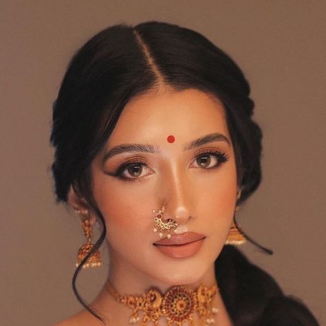 Saree Aesthetic, Graduation Board, Indian Makeup Looks, Bride Workout, Hindi Story, Indian Wedding Makeup, Brown Girls Makeup, Indian Bride Makeup, Bronzer Makeup