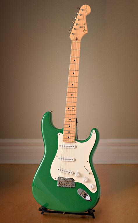 2005 Fender Eric Clapton Signature Stratocaster Green Stratocaster, Learn Acoustic Guitar, Learn Guitar Chords, Best Guitar Players, Bass Ukulele, Stratocaster Guitar, Learning Guitar, Green Electric, Best Guitar