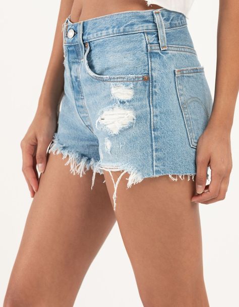 Taylor Swift Jean Shorts, Jean Shorts Light Wash, Jean Shorts Short, Cute Jeans Shorts, 501 Levi Shorts, Back To School Outfits Summer Casual, Cute Jean Short Outfits, Cute Summer Jean Shorts, Levi’s Shorts