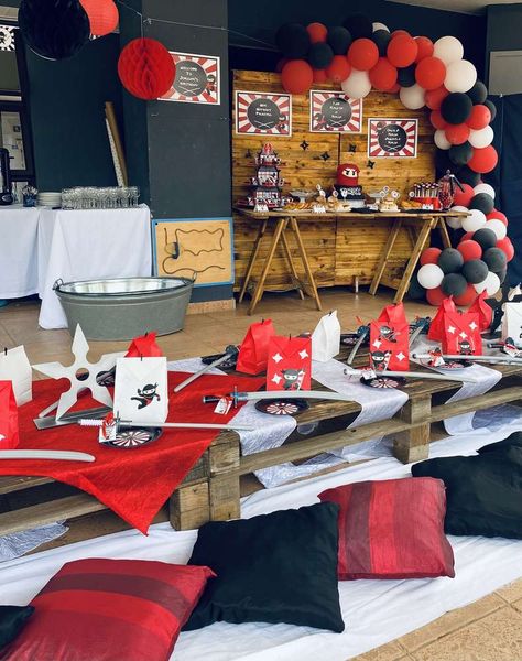 The Ultimate Ninja Picnic Bash | CatchMyParty.com Samurai Party Ideas, Diy Ninja Birthday Party Ideas, Ninja Kids Birthday Party Ideas, Ninja Party Ideas, Ninja Warrior Birthday Party, Ninja Birthday Party Ideas, Ninja Warrior Party, American Ninja Warrior Party, Ninja Themed Birthday Party