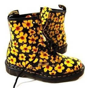 Sunflower Doc Martens Doctor Martens, Galaxy Converse, Galaxy Vans, Doc Martin, Doc Martens Boots, Doc Marten, Gorgeous Shoes, Grunge Style, Soft Grunge