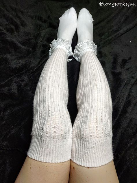 Cute pink over the knee socks with frilly white socks White Slouch Socks, High White Socks, Girls Long Socks, Frill Socks, Loose Socks, Hat Aesthetic, Lace Socks, Over The Knee Socks, White Socks