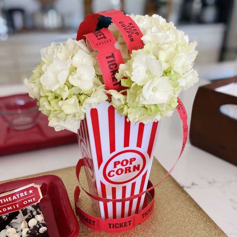 Movie Theme Centerpieces Diy, Movie Theater Centerpieces, Movie Reel Centerpiece, Movie Party Centerpieces, Movie Night Centerpieces, Movie Theme Centerpiece Ideas, Movie Premiere Wedding Theme, Hollywood Theme Table Decorations, Hollywood Movie Premiere Party