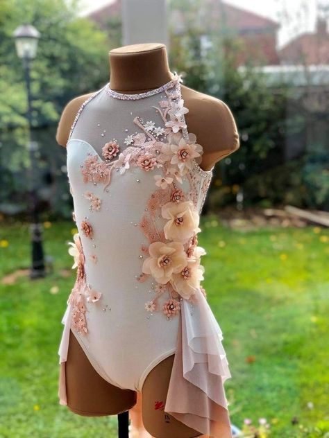 Lyrical Dance Costumes Solo, Contemporary Dance Outfits, Baton Twirling Costumes, Lyrical Dance Costumes, Solo Dance Costumes, Dance Moms Costumes, Modern Dance Costume, Cute Dance Costumes, Pretty Dance Costumes