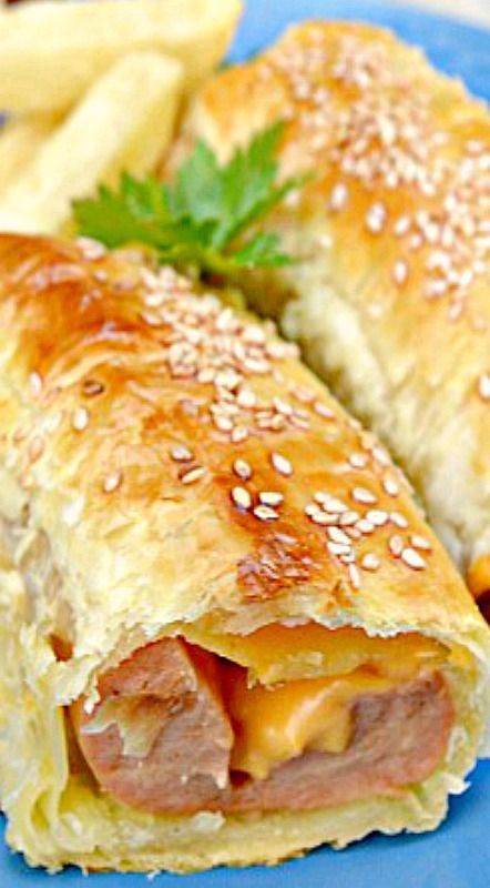 Hotdogs In Puff Pastry, Puff Pastry Sheets Recipes, Hotdogs Recipes, Puffed Pastry, Sup Ayam, Gourmet Hot Dogs, Hot Dogs Recipes, Hoagie Rolls, Fingerfood Party