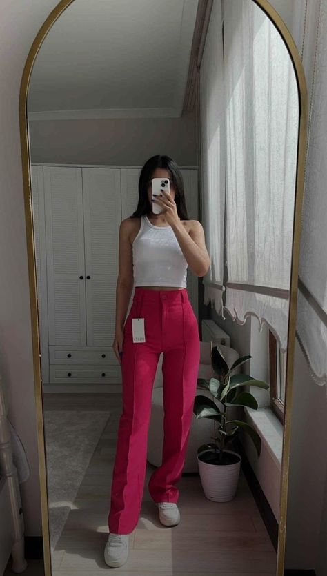 Pink Pants Outfit, Mode Zara, Casual College Outfits, Casual Day Outfits, Elegante Casual, Causual Outfits, Pink Pants, Fashion Mistakes, Basic Outfits