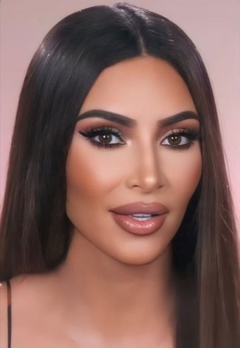 Celebrity Smokey Eye Makeup, Kim Kardashian Make Up 2023, Makeup Ideas Kim Kardashian, Kim K Smokey Eye Makeup, Kim Kardashian Brows, Kim K Glam Makeup, Glam Makeup For Brown Eyes Brunettes, Kim K Smokey Eye, Kim Kardashian Glam Makeup