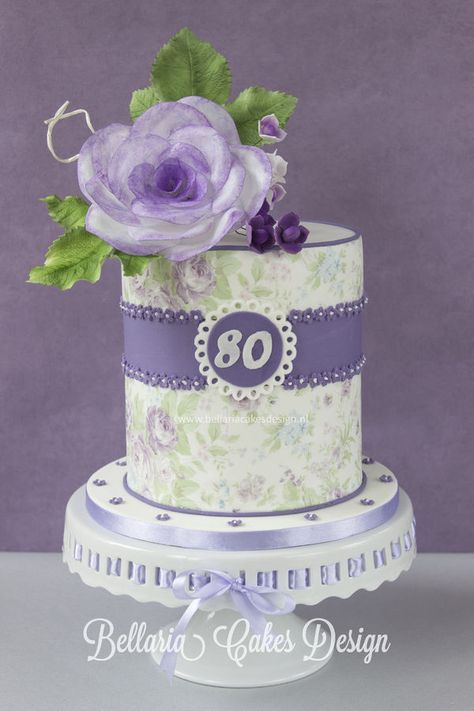 Lilac vintage cake with a wafer paper rose Dainty Cakes, Birthday Cake Fondant, Rosé Birthday Cake, Tier Cakes, Cakes Design, Single Tier Cake, Purple Cake, Lavender Cake, Wafer Paper Flowers