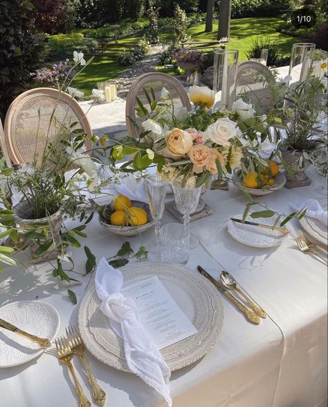 Garden Wedding Aesthetic, Italian Wedding Reception, Italian Garden Wedding, Vintage Italian Wedding, Reception Table Settings, European Garden, Garden Theme Wedding, European Wedding, Italian Garden