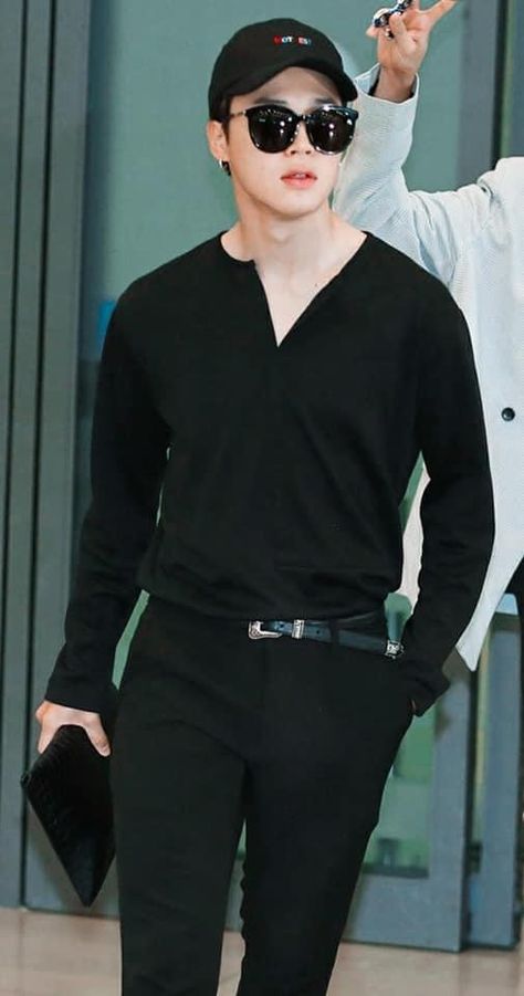 Jimin Cool, Jimin Airport, Jimin Airport Fashion, Jimin Black Hair, Bts Airport, Bts Dance Practice, The Terminal, Cutwork Blouse Designs, Park Jimin Bts Wallpaper