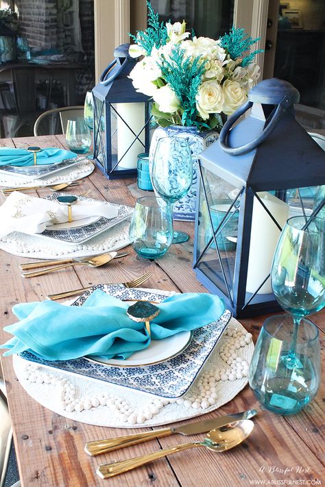 Fresh coastal table décor ideas for the perfect summer night. Grab these tips on… Coastal Table Decor, Coastal Table, Coastal Room, Table Decor Ideas, Beautiful Table Settings, Summer Tables, Pretty Tables, Coastal Interiors, Summer Night