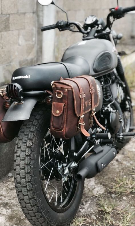 Cafe Racer Style, Kid Friendly Travel Destinations, Kid Friendly Trips, Leather Saddle Bags, Motorcycle Leather, Custom Motorcycles, Cool Bikes, Motorcycle Accessories, Leather Accessories