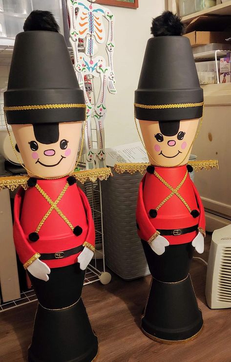 Christmas Toy Soldiers, Clay Pot Projects, Flower Pot People, Clay Pot People, Flower Pot Art, Terra Cotta Pot Crafts, Painted Clay Pots, Clay Flower Pots, Flower Pot Crafts