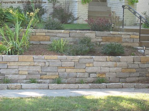 Double Retaining Wall Ideas, Stone Retaining Wall Ideas, Retaining Wall Ideas, Log Homes Exterior, Backyard Retaining Walls, Stone Walls Garden, Sunken Patio, Poolside Garden, Front Porch Flowers