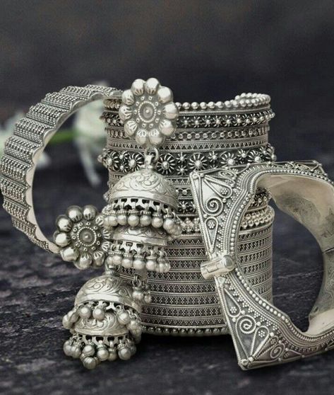 Perhiasan India, Inexpensive Jewelry, Bracelets And Rings, Antique Silver Jewelry, Silver Jewellery Indian, Bohol, India Jewelry, Epilator, Oxidised Jewellery