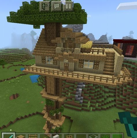 Birch Tree House Minecraft, Tree House Designs Minecraft, Minecraft Parotts House, Minecraft Tree Bridge, Simple Minecraft Treehouse, Mc Tree House, Minecraft Small Treehouse, Huge Minecraft Builds, Treehouse Minecraft Ideas