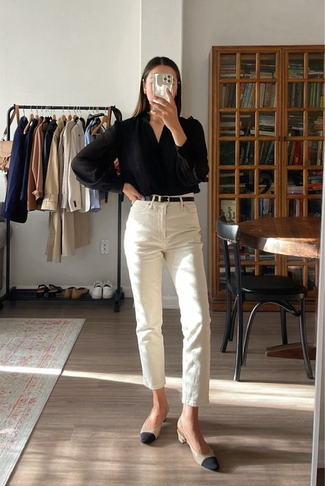 Spring/Summer Workwear: Comfortable Shoes to Wear to the Office - LIFE WITH JAZZ Minimal Chic Outfits, Black Cardigan Outfit, Life With Jazz, Casual Summer Shoes, White Cropped Pants, Business Casual Summer, Cardigan Outfit, Fashion Capsule Wardrobe, Long Puffer Coat