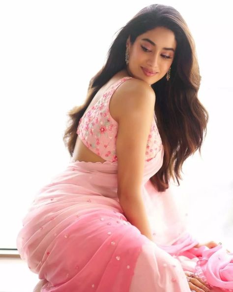 Bollywood Actress #janhvikapoor #sareelook #sareelove #sareefashion #sareeblouse #sareetrends Janhvi Kapoor, Bollywood Girls, Saree Look, Indian Actress Hot Pics, Pink Saree, Bollywood Stars, Indian Sarees, Bollywood Fashion, Traditional Outfits