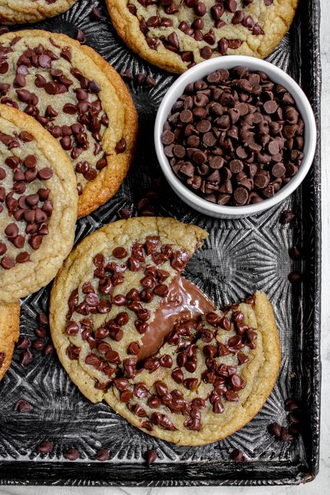 Nutella Stuffed Chocolate Chip Cookies Buttery Chocolate Chip Cookies, Stuffed Chocolate Chip Cookies, Breakfast Cupcakes, Choco Chip Cookies, Mini Chips, Nutella Cookies, Messy Kitchen, Choco Chips, Chewy Chocolate Chip