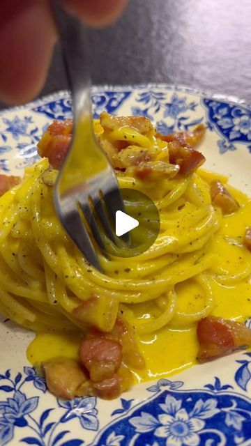 Carbonara Pasta Video, Carbonara Video, Pasta Alla Carbonara, Pasta Spaghetti, Pasta Carbonara, Carbonara Pasta, Spaghetti Carbonara, Gnocchi, Spaghetti