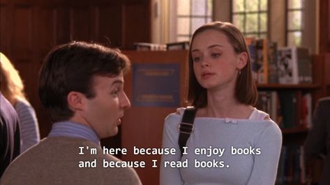 #rory #rorygilmore #gilmoregirls #alexisbledel #2000s #yale #books #booktwt #bookworm #booklover Reading Twilight, Gilmore Core, Rory Gilmore Reading, October Moodboard, Personal Dictionary, Reading Quote, Watch Gilmore Girls, Cinema Quotes, Vision Board Examples