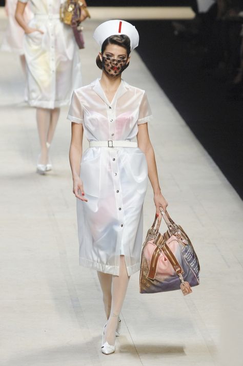 Marc Jacobs at Louis Vuitton: A Retrospective Carmen Kass, Medical Fashion, Satin Corset Dress, Louis Vuitton Collection, Nursing Fashion, Illustration Fashion Design, Runway Pictures, Fashion Week Spring, 90s Fashion