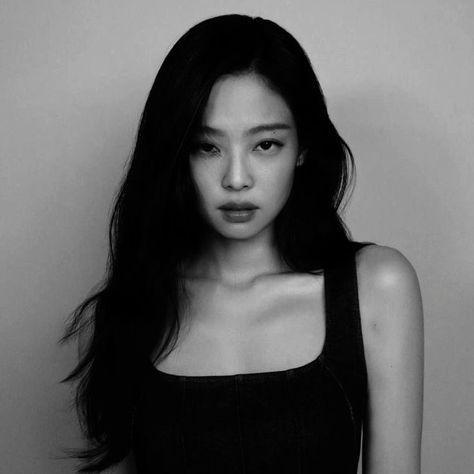 Jennie Kim In Black, Jennie Icons Cool, Jennie Kim Black And White, Jennie Black Icon, Jenny Icons, Jennie Black And White, Jennie Kim Black, Jenny Blackpink, Jenny Kim