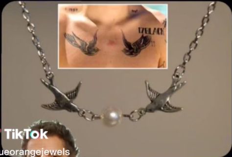 Tattoo Necklace, Pearl Tattoo, Bluebird Tattoo, Harry Styles Tattoos, Orange Jewelry, Bird Tattoo, Bird Necklace, Birds Tattoo, Harry Edward Styles