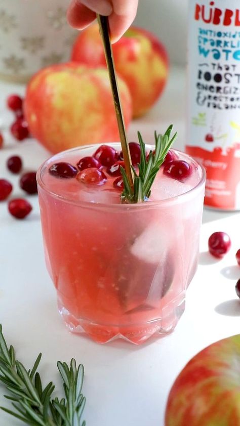 Thanksgiving is a week away! We've got the perfect BUBBL'R cocktail for your holiday gathering! Try our Cherry-Apple Moscow Mule! 🍒🍎 Find the full recipe on our website. Cheers! ✨ Apple Moscow Mule, Cider Moscow Mule, Cocktail Drinks Alcoholic, Cherry Apple, Yummy Alcoholic Drinks, Liquor Drinks, Natural Caffeine, Wild Cherry, Mixed Drinks Recipes