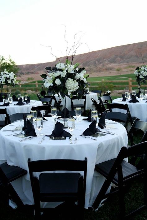 Black N White Decorations Party, Tall Black And White Wedding Centerpieces, Black Quince Centerpieces, Black And White Centerpiece Ideas, White And Black Wedding Centerpieces, Xhosa Traditional Wedding Decor, Black And White Quince, Black And White Quinceanera Theme, Black White Centerpieces