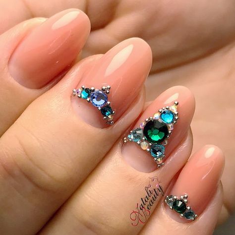 The Sparkle and Charm of Nail Rhinestone Designs in 2024 Basic Rhinestone Nails, Diy Rhinestone Nails, Aqua Nails, Hard Gel Nails, French Twists, Turn The Page, Nail Jewels, Swarovski Nails, Nails Design With Rhinestones