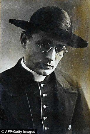 Italian detective Giuseppe Dosi is pictured as a priest Victorian Priest, Vintage Detective, Interesting Portraits, Priest Costume, Autumn Poster, Scary Story, Emilie Autumn, Face References, Character And Setting