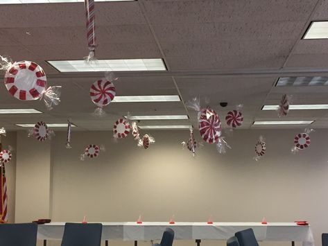 Peppermint hanging decor.  Peppermints made from paper plates painted with red peppermint design, covered with red and white in glitter and wrapped in cello wrap.   Long peppermints made from paper towel rolls covered in candy cane type wrapping paper. Paper Candy Canes, Contest Ideas, Ceiling Decorations, Paper Candy, Drink Station, Peppermint Candy, Paper Towel Rolls, Ceiling Decor, Candy Canes