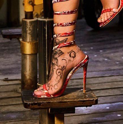 JADE'S TATTOO😍🥺 Jade Thirlwall Tattoo, Jade Amelia Thirlwall, Jade Thirlwall, Bad Gal, Foot Tattoo, Foot Tattoos, Little Mix, Tattoos And Piercings, Christian Louboutin Pumps