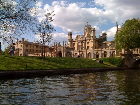 St John's College - University Of Cambridge University Inspiration, St Johns College, University Of Cambridge, Dream College, Dream School, English Course, Cambridge University, St Johns, Northern Italy