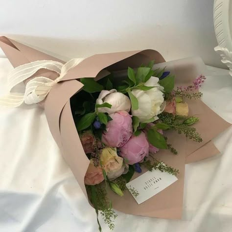 Flowers 🌺 on Twitter: "… " Prettiest Bouquet, Boquette Flowers, A Bouquet Of Flowers, Flowers Bouquet Gift, Flower Therapy, No Rain, Beautiful Bouquet Of Flowers, Luxury Flowers, Bouquet Of Flowers